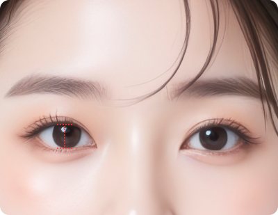 여성 얼굴 위쪽 — 눈동자에 빨간 세로 점선